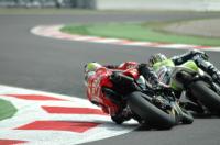 Haga et Rolfo dans la chicane Ascari