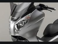 Honda S-wing 125 : la double optique