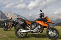 KTM 990 Supermoto 2008 en action
