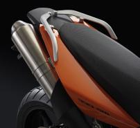 KTM 990 Supermoto R : Les poignées arrières